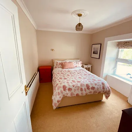 Town House 4 Bed 卡舍尔