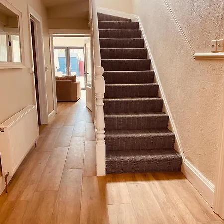 Town House 4 Bed 度假居 卡舍尔
