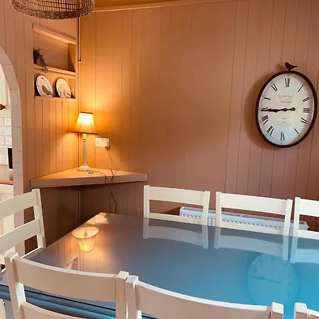 Town House 4 Bed 度假居 卡舍尔