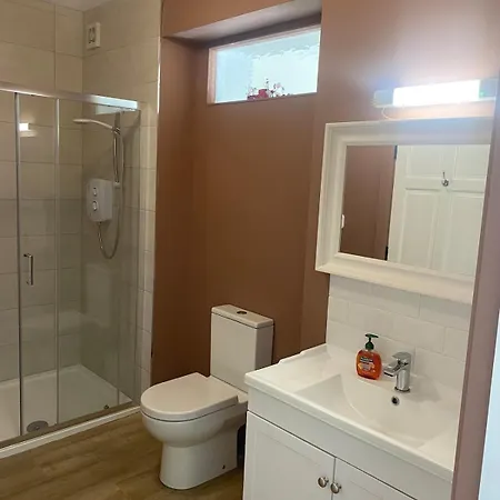 Town House 4 Bed *